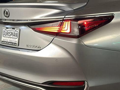 Certified 2025 Lexus ES 300h w/ Premium Package FWD image 9