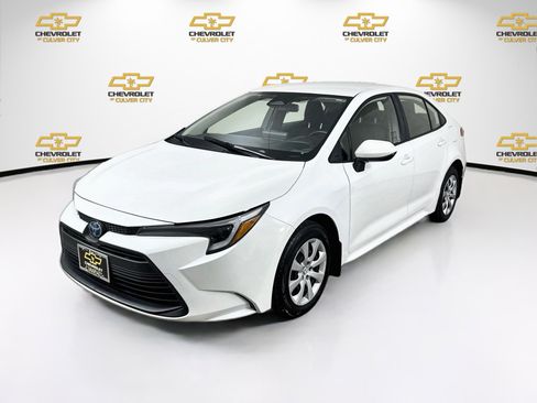 Used 2024 Toyota Corolla LE FWD image 3