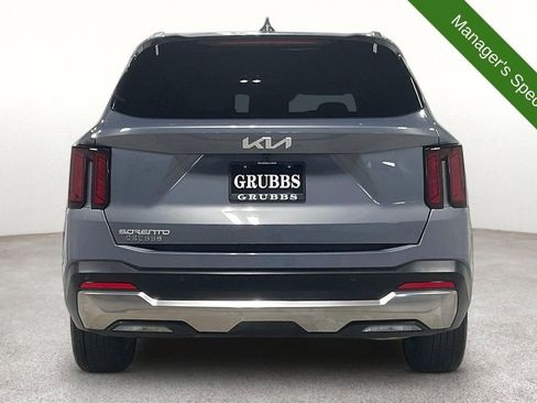 Used 2025 Kia Sorento S FWD image 5