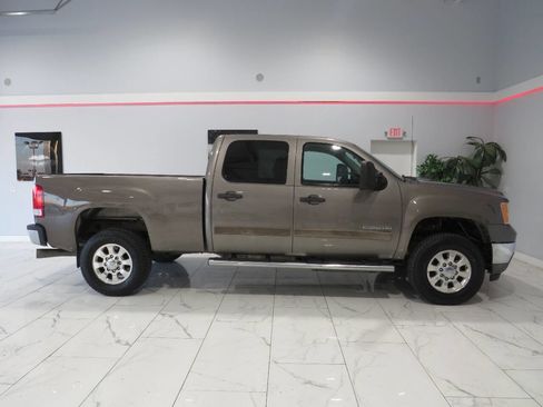Used 2013 GMC Sierra 2500 SLE w/ SLE Preferred Package image 3