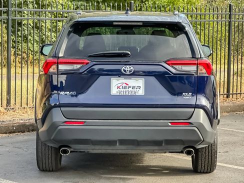 Used 2025 Toyota RAV4 XLE AWD/4WD image 4