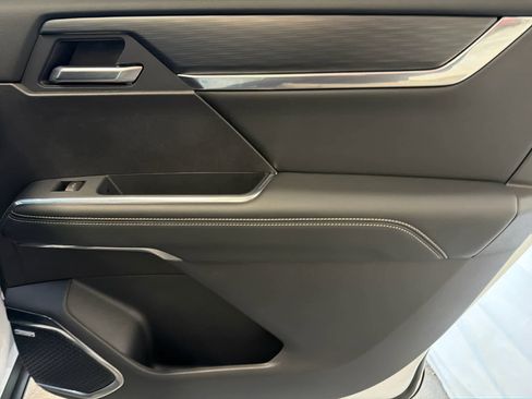 Used 2025 GMC Acadia Elevation image 37