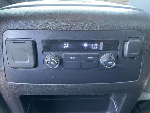 Used 2015 Chevrolet Suburban LT RWD image 12