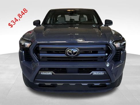 Used 2025 Toyota Tacoma SR5 image 2
