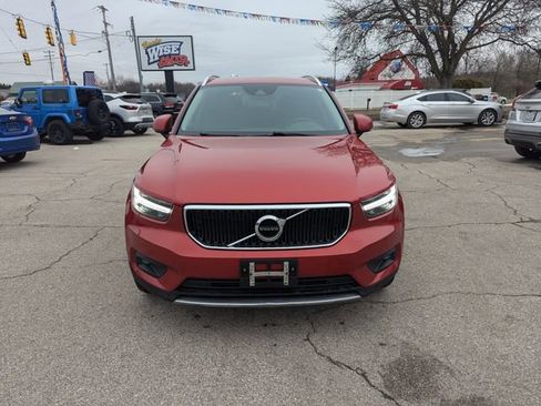 Used 2021 Volvo XC40 T4 Momentum image 8