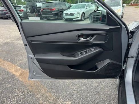 Used 2025 Honda Accord SE image 17