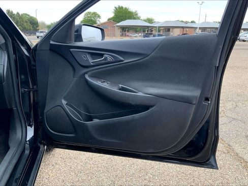 Used 2017 Chevrolet Malibu LT FWD image 22