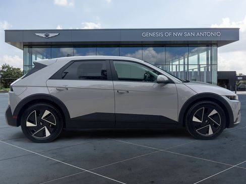 Used 2025 Hyundai Ioniq 5 SE RWD image 6