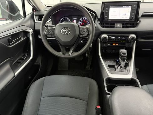 Used 2020 Toyota RAV4 LE FWD image 31
