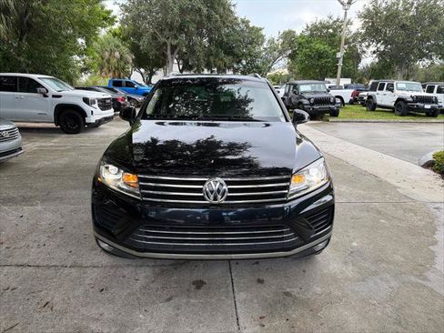 Used 2015 Volkswagen Touareg Sport AWD/4WD image 3
