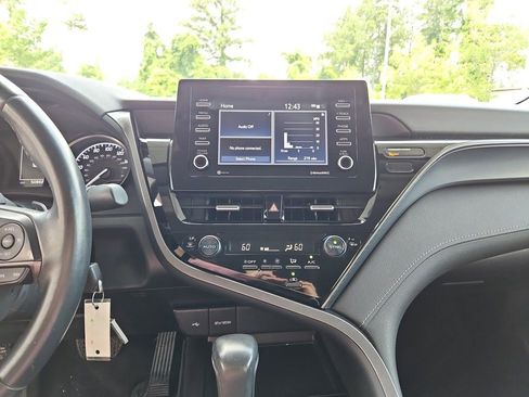Used 2022 Toyota Camry SE image 20