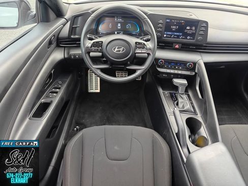 Used 2025 Hyundai Elantra Sport FWD image 4