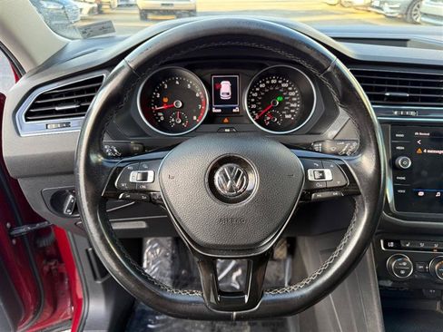 Used 2018 Volkswagen Tiguan SE AWD/4WD image 33