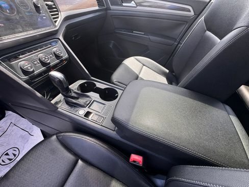 Used 2020 Volkswagen Atlas SE w/ Panoramic Sunroof Package FWD image 16