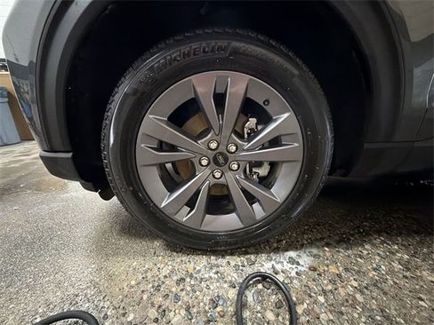 Used 2025 Ford Explorer Active w/ Active Comfort Package image 10