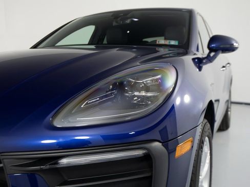 Used 2025 Porsche Macan image 36