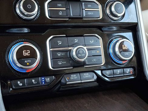 Certified 2021 GMC Yukon Denali w/ Denali Premium Package AWD/4WD image 18