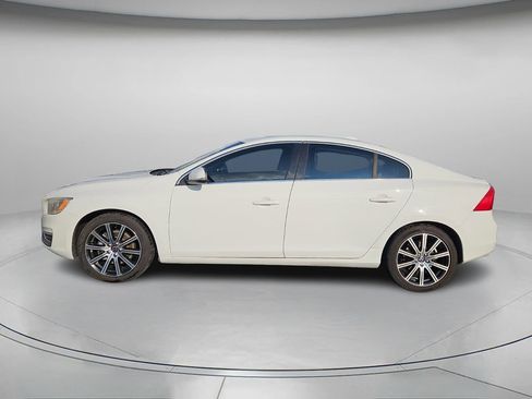 Used 2017 Volvo S60 T5 Inscription image 3