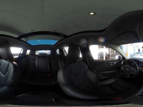 Used 2025 Volvo V60 B5 Cross Country Plus image 42