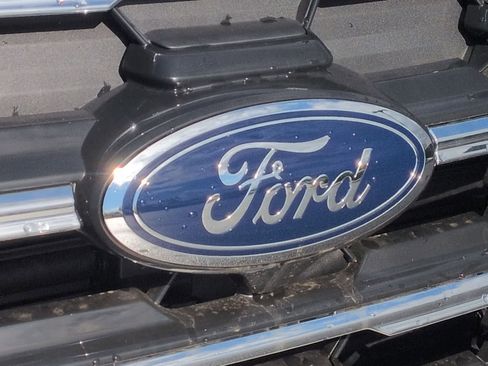 New 2025 Ford Explorer Active image 12