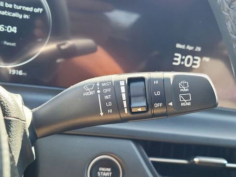 Certified 2025 Kia Seltos EX FWD image 17