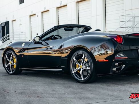 Used 2014 Ferrari California image 50