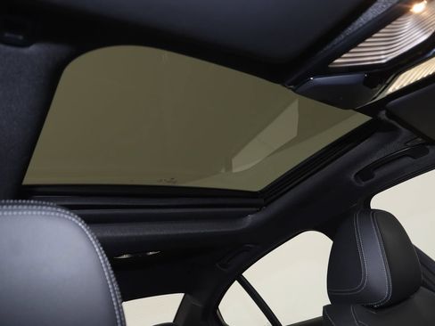 Used 2022 BMW 330i xDrive Sedan w/ M Sport Package image 11