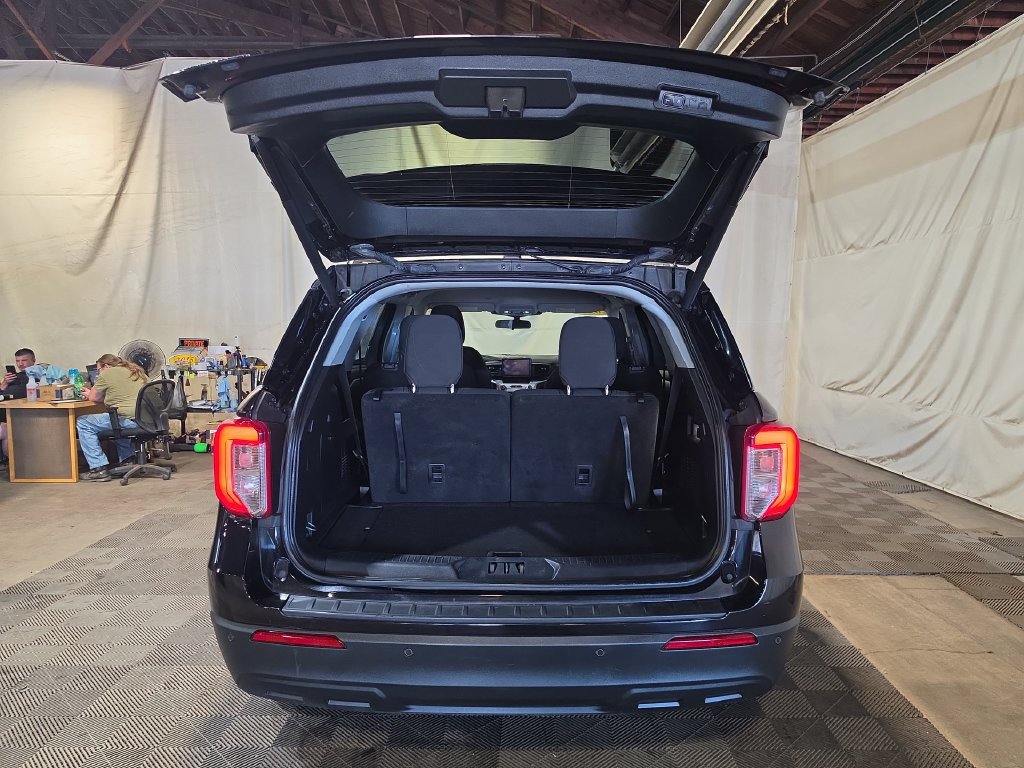 Used 2023 Ford Explorer XLT AWD/4WD image 19