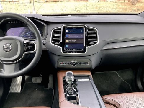 Used 2023 Volvo XC90 T8 Ultimate image 9