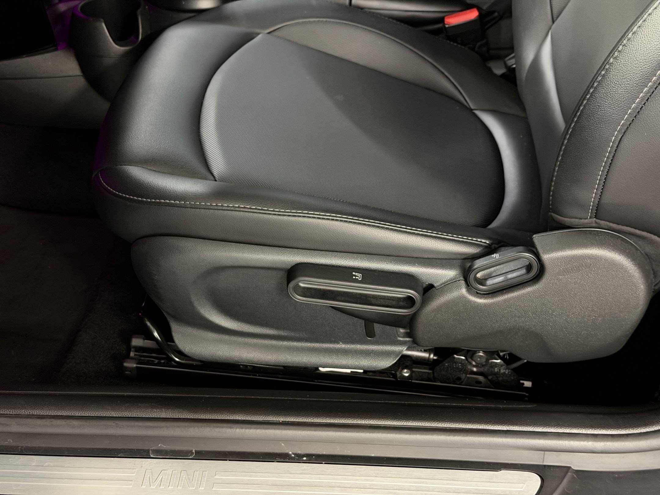 Used 2019 MINI Cooper 2-Door Hardtop FWD image 15