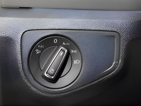 Used 2023 Volkswagen Atlas SEL Premium image 15