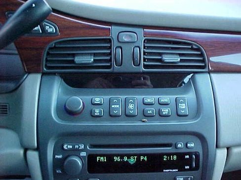 Used 2004 Cadillac De Ville image 24