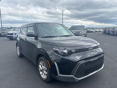 Used 2023 Kia Soul LX w/ LX Technology Package