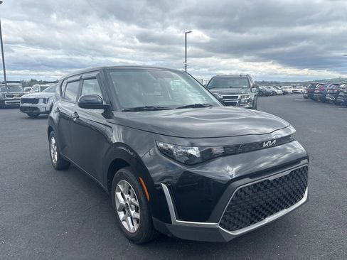 Used 2023 Kia Soul LX w/ LX Technology Package FWD image 1