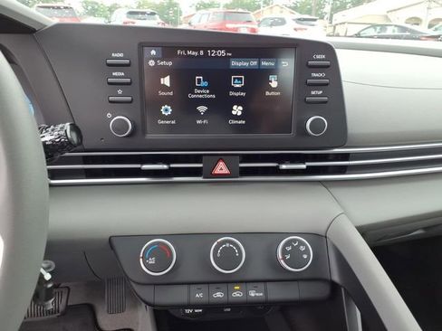 New 2026 Hyundai Elantra SE FWD image 18