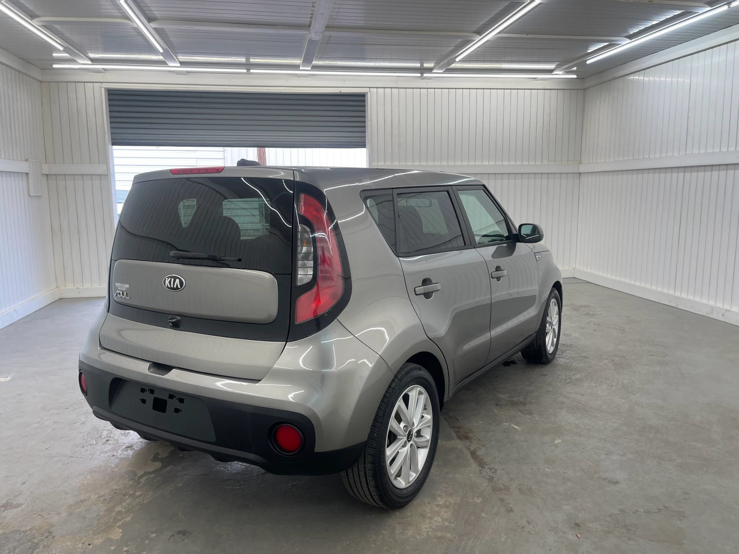 Used 2017 Kia Soul + FWD image 5