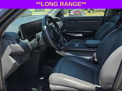 Used 2024 Kia EV9 Light Long Range RWD image 2