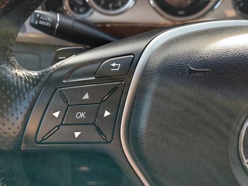 Used 2013 Mercedes-Benz E 350 4MATIC Sedan image 20