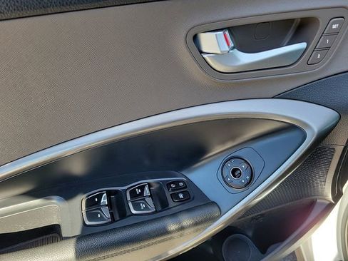 Used 2019 Hyundai Santa Fe XL image 14