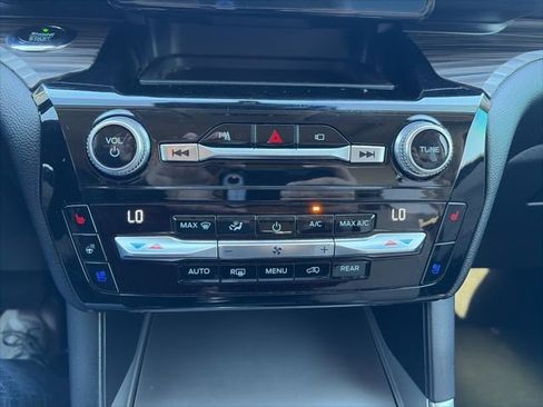 Used 2021 Ford Explorer Limited w/ Equipment Group 301A AWD/4WD image 23