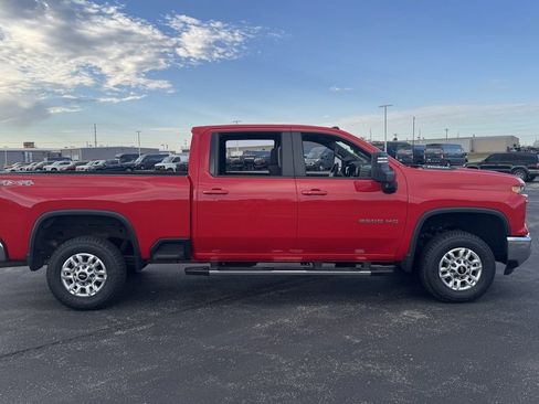 Used 2024 Chevrolet Silverado 2500 LT w/ Convenience Package image 8