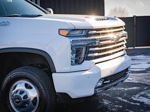 Used 2022 Chevrolet Silverado 3500 High Country image 3