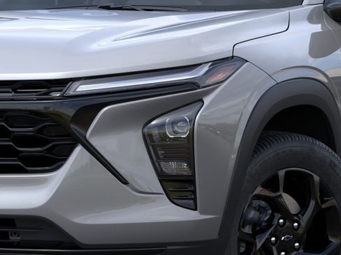 New 2026 Chevrolet Trax LT w/ Midnight Edition FWD image 10