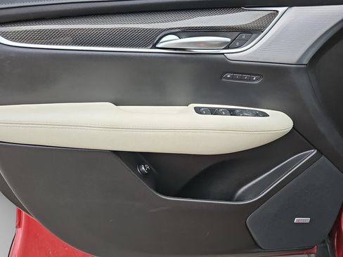 Certified 2025 Cadillac XT5 Sportv w/ LPO, Floor Liner Package AWD/4WD image 29