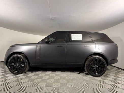 Used 2025 Land Rover Range Rover SE image 3