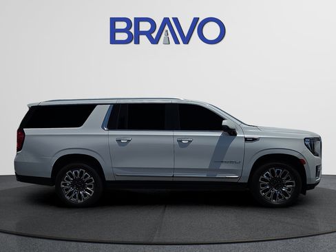 Used 2023 GMC Yukon XL Denali AWD/4WD image 5