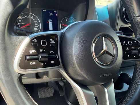 Used 2022 Mercedes-Benz Sprinter 2500 image 42