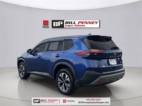 Used 2021 Nissan Rogue SV image 3