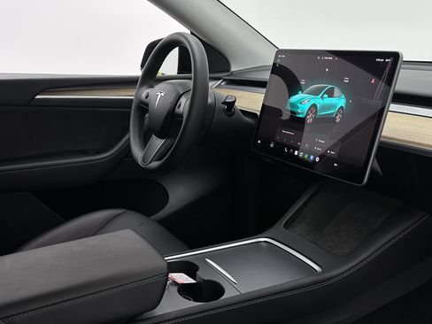 Used 2023 Tesla Model Y Long Range AWD/4WD image 37
