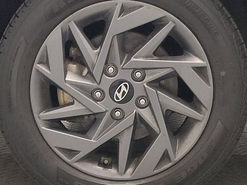 Used 2024 Hyundai Elantra SEL image 31